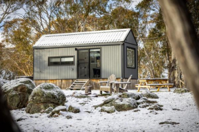 Big Yard Escapes - Two Off-Grid Tiny Houses on the Mowamba River